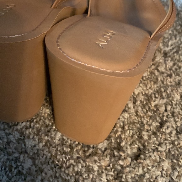 Wedge Sandals Tan/Beige size 9 New - Picture 2 of 2